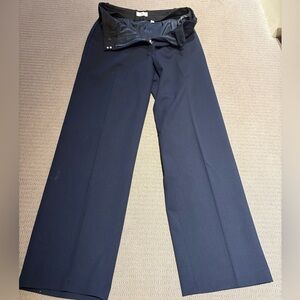NAVY BLUE - pictured in black
Aritzia Effortless pant - regular length, size 12
